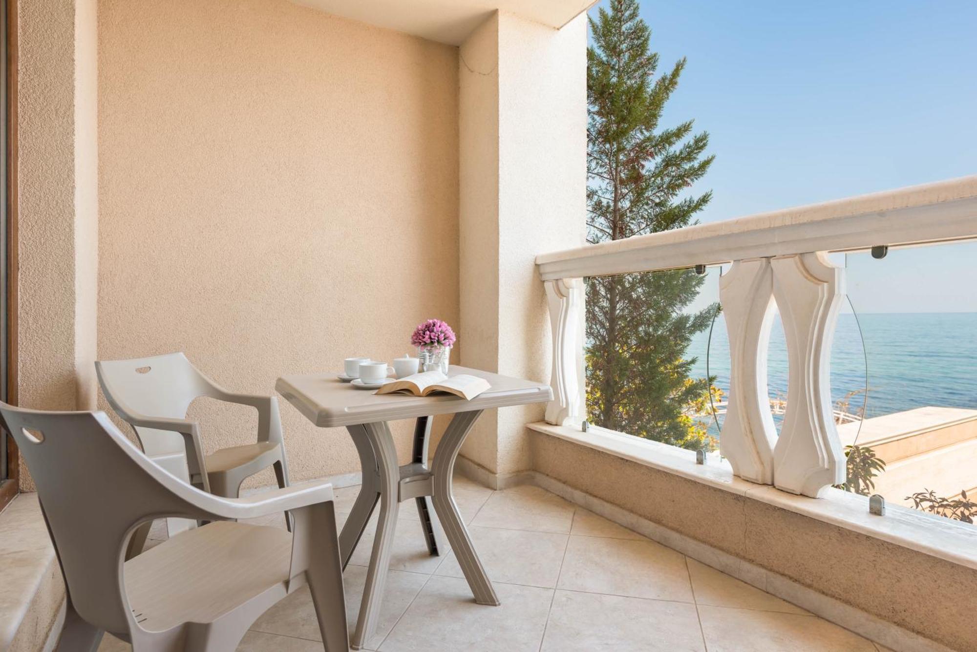 Luxurious And Panoramic Apartments At The Beach In La Mer Complex Goldstrand Exterior foto
